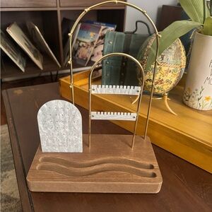 Gold and Brown Jewelry Organizer